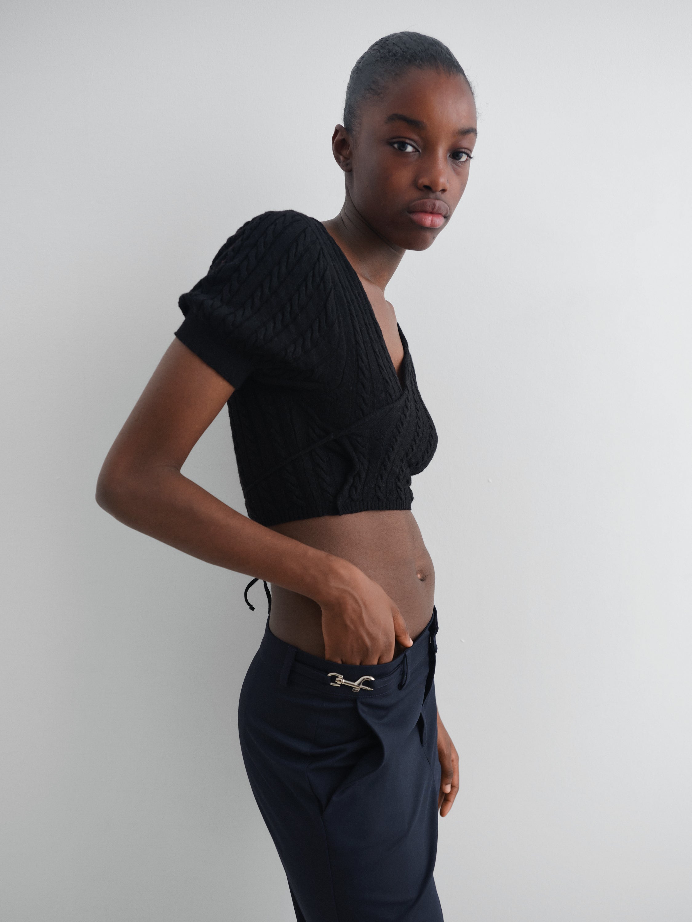 Women's black cable-knit cropped cardigan – Gimaguas