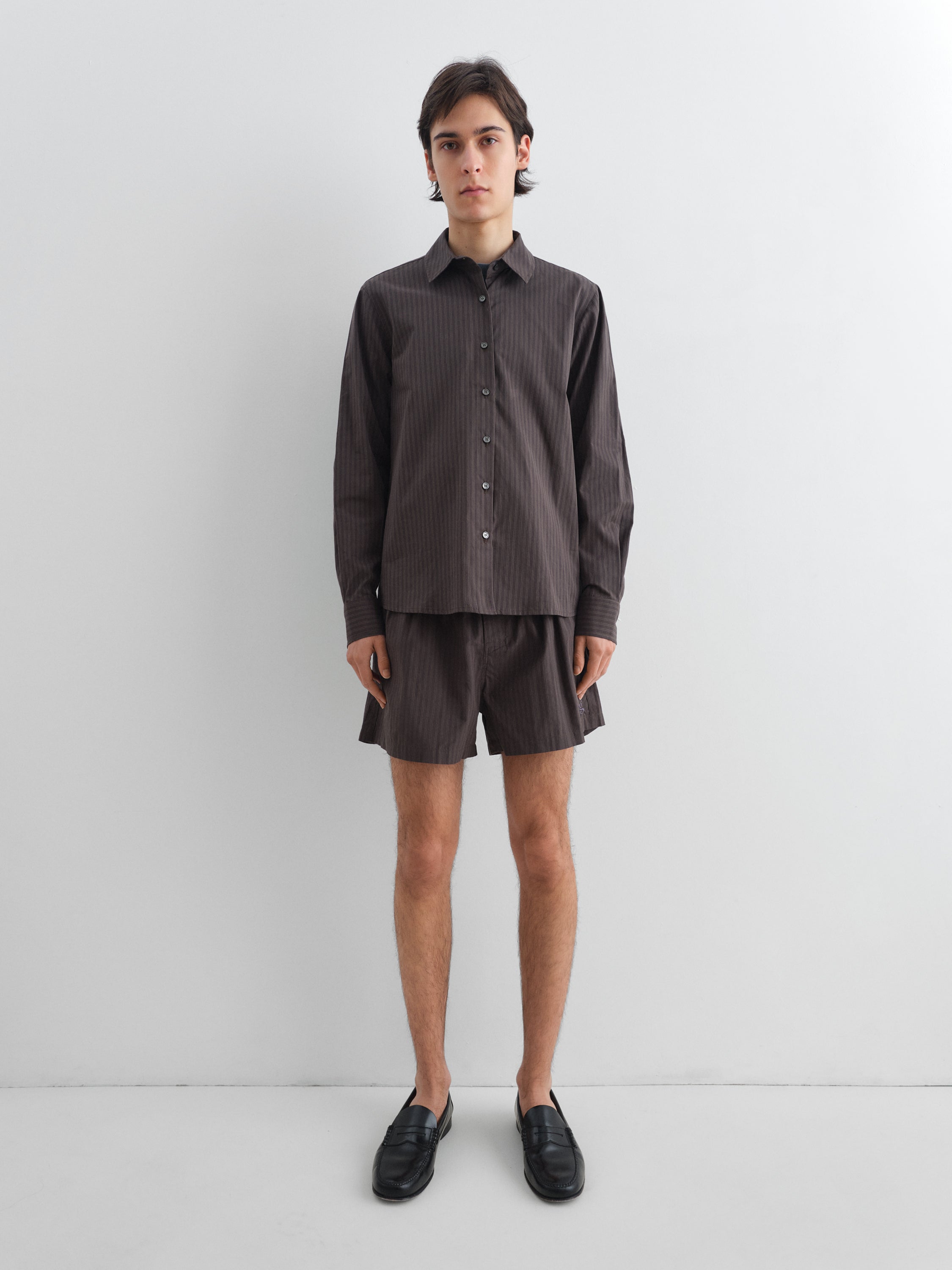 Unisex black shirt with grey stripe detail – Gimaguas
