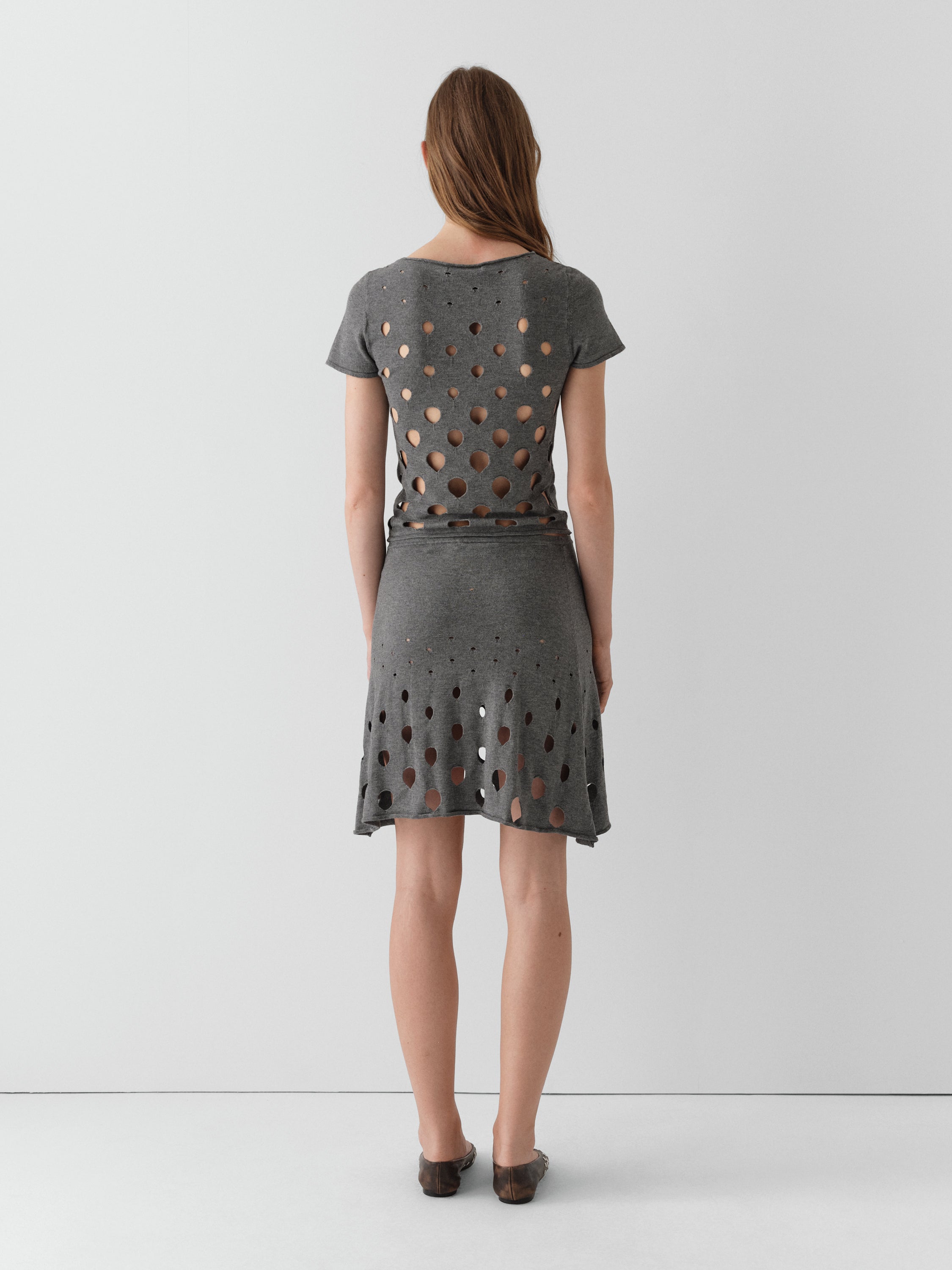 Grey cut-out top for women with circular detailing – Gimaguas
