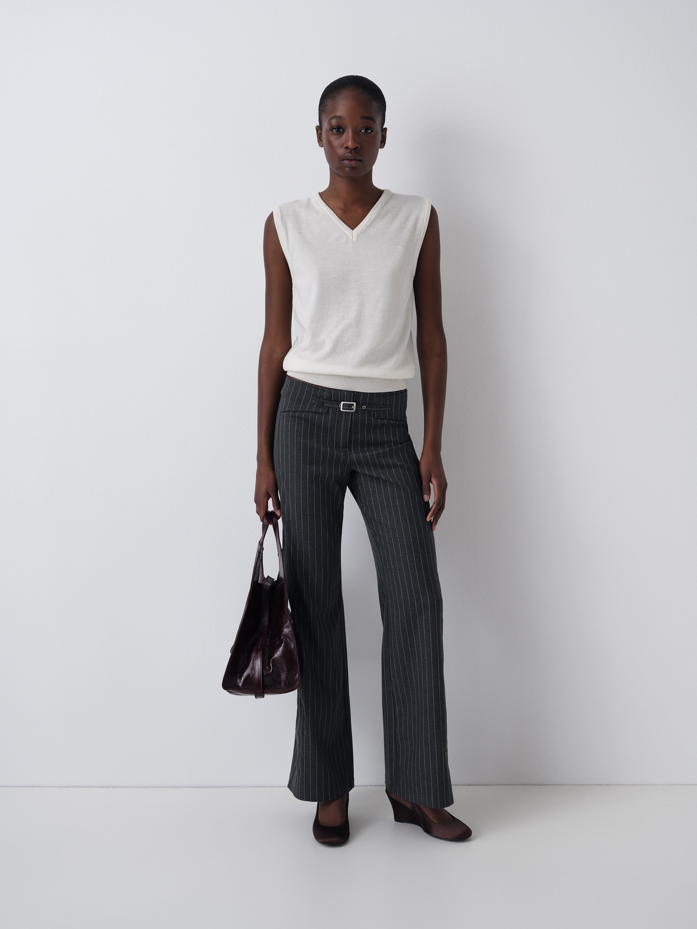 Women's grey sleeveless top with sculptural neckline – Gimaguas