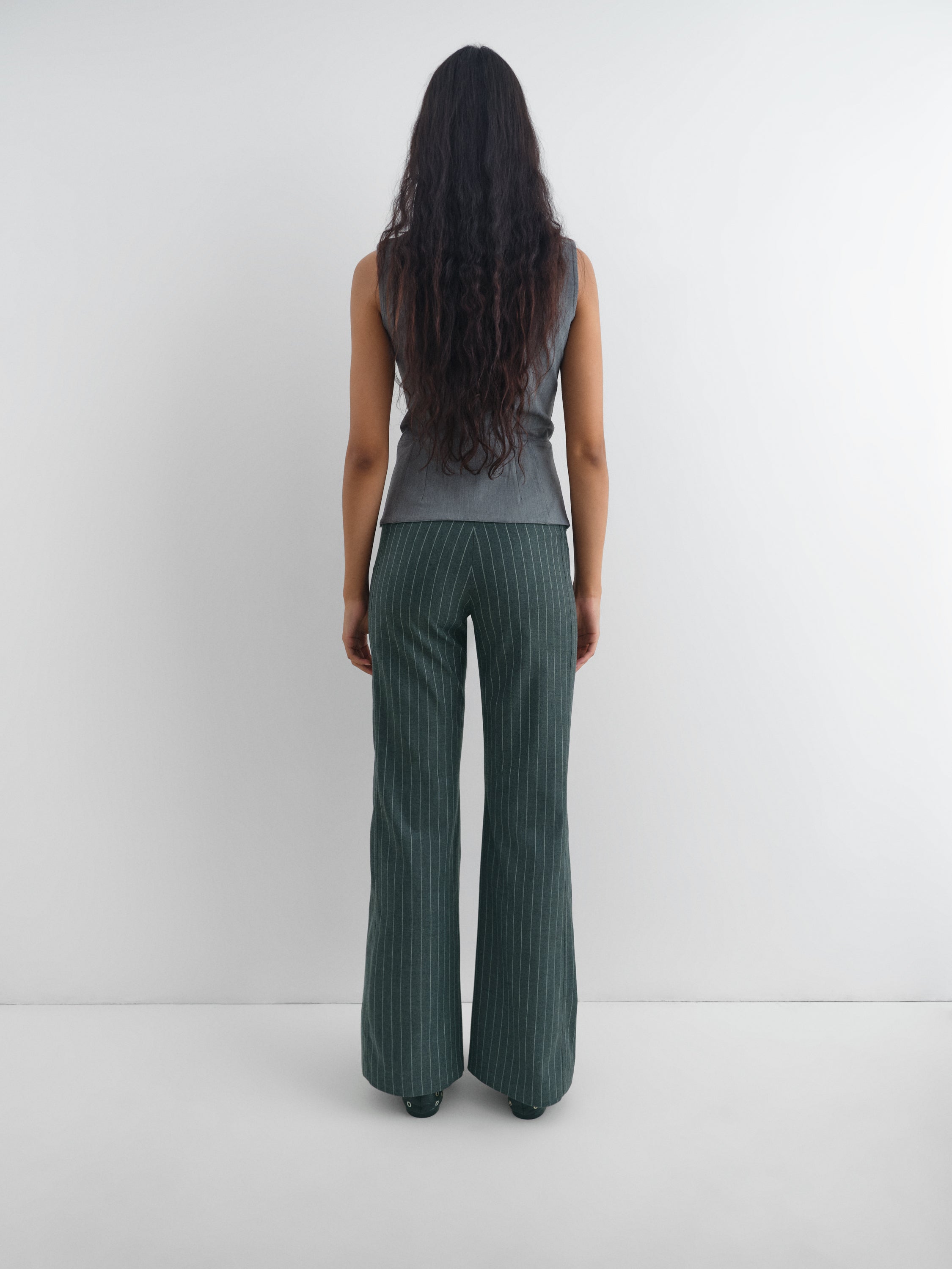 Green pinstripe tailored trousers for women with tonal belt – Gimaguas