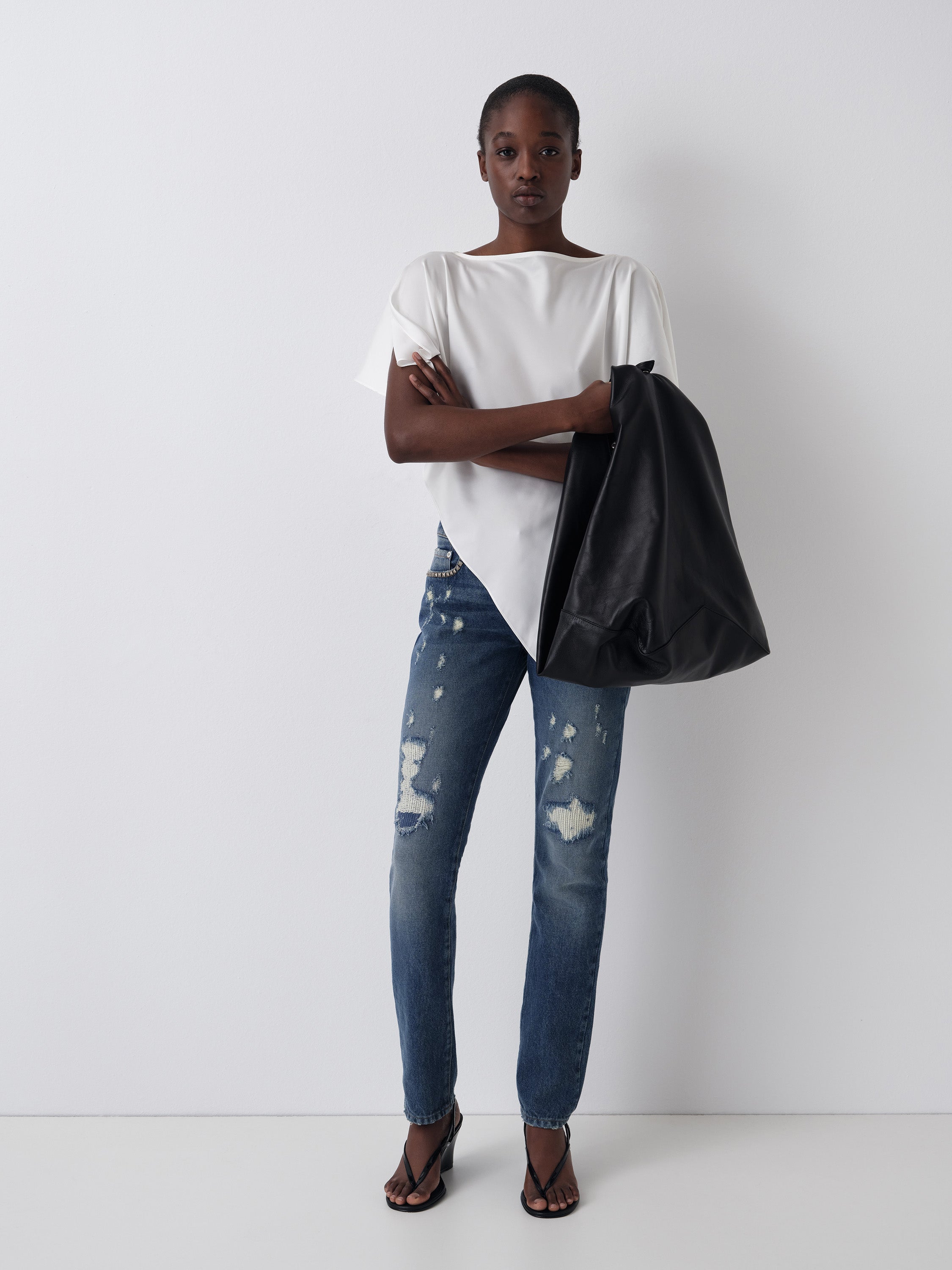 White satin top with pointed hemline and draped shoulders – Gimaguas