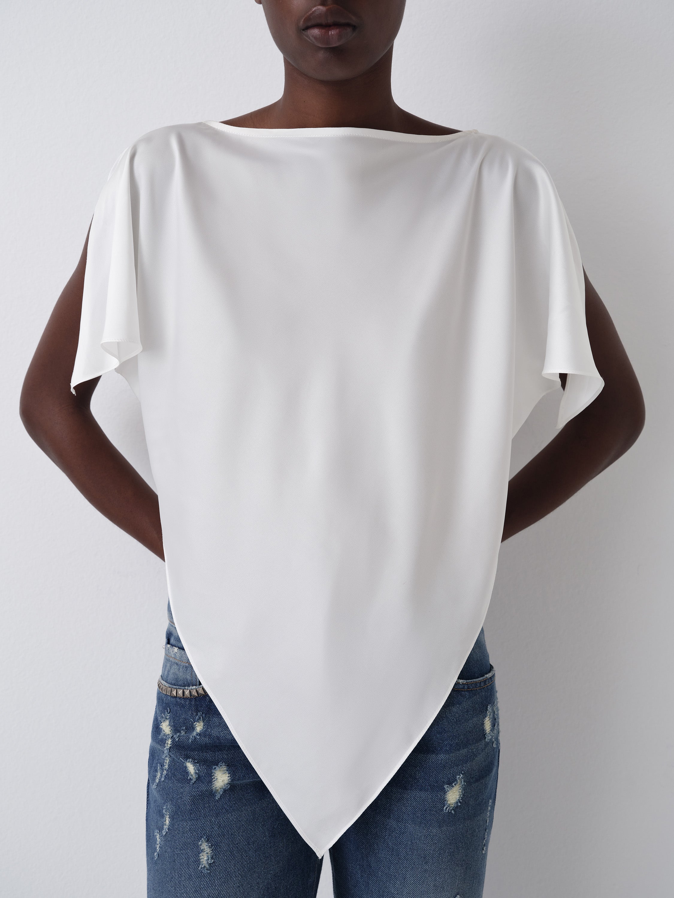 White satin top with pointed hemline and draped shoulders – Gimaguas