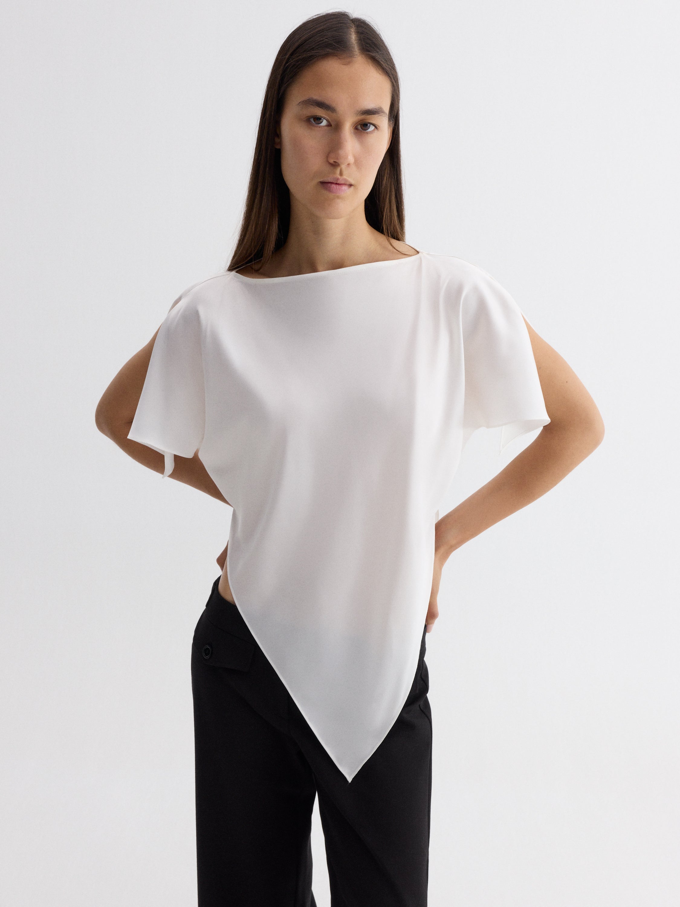 White satin top with pointed hemline and draped shoulders – Gimaguas