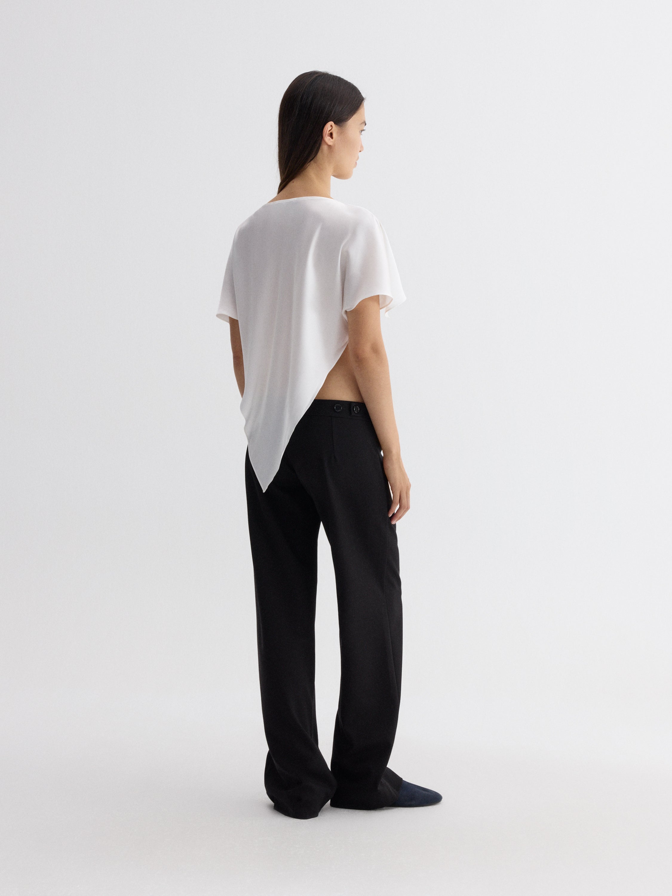 White satin top with pointed hemline and draped shoulders – Gimaguas