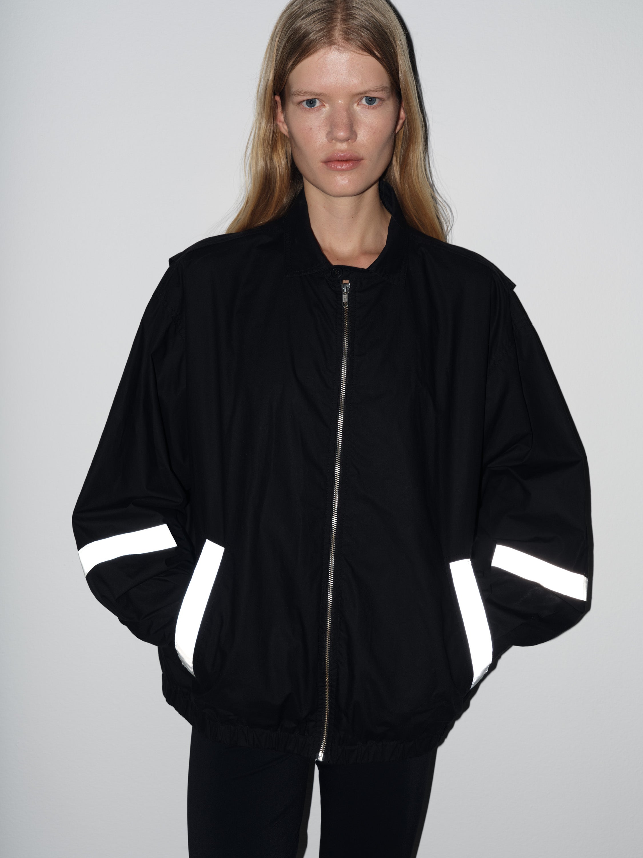 Black unisex waxed-effect jacket with reflective details – Gimaguas